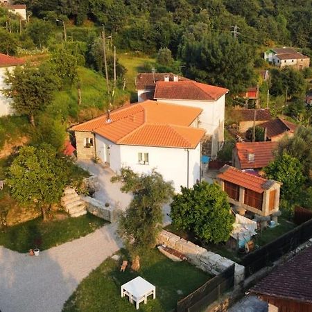 A Casa Com 2 Pereiras Bed and Breakfast Terras de Bouro Eksteriør billede