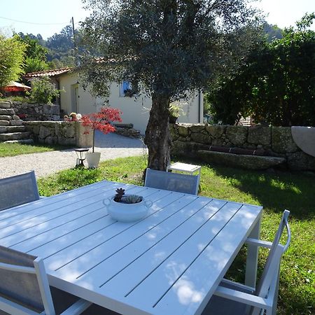 A Casa Com 2 Pereiras Bed and Breakfast Terras de Bouro Eksteriør billede