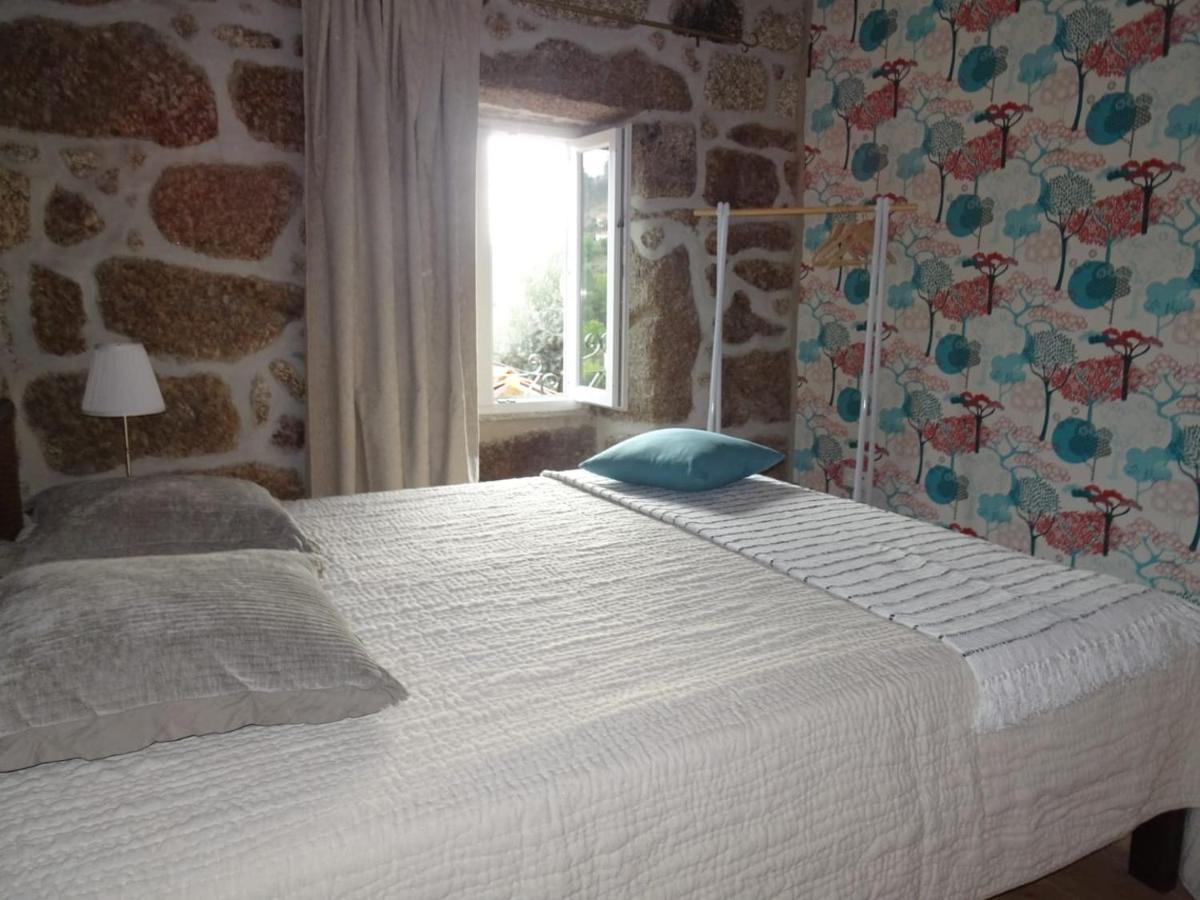 A Casa Com 2 Pereiras Bed and Breakfast Terras de Bouro Eksteriør billede