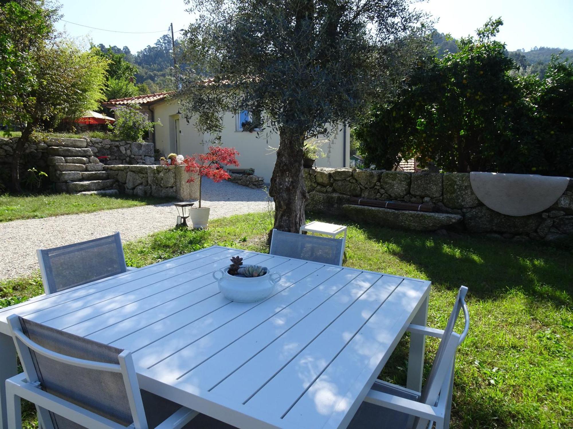 A Casa Com 2 Pereiras Bed and Breakfast Terras de Bouro Eksteriør billede