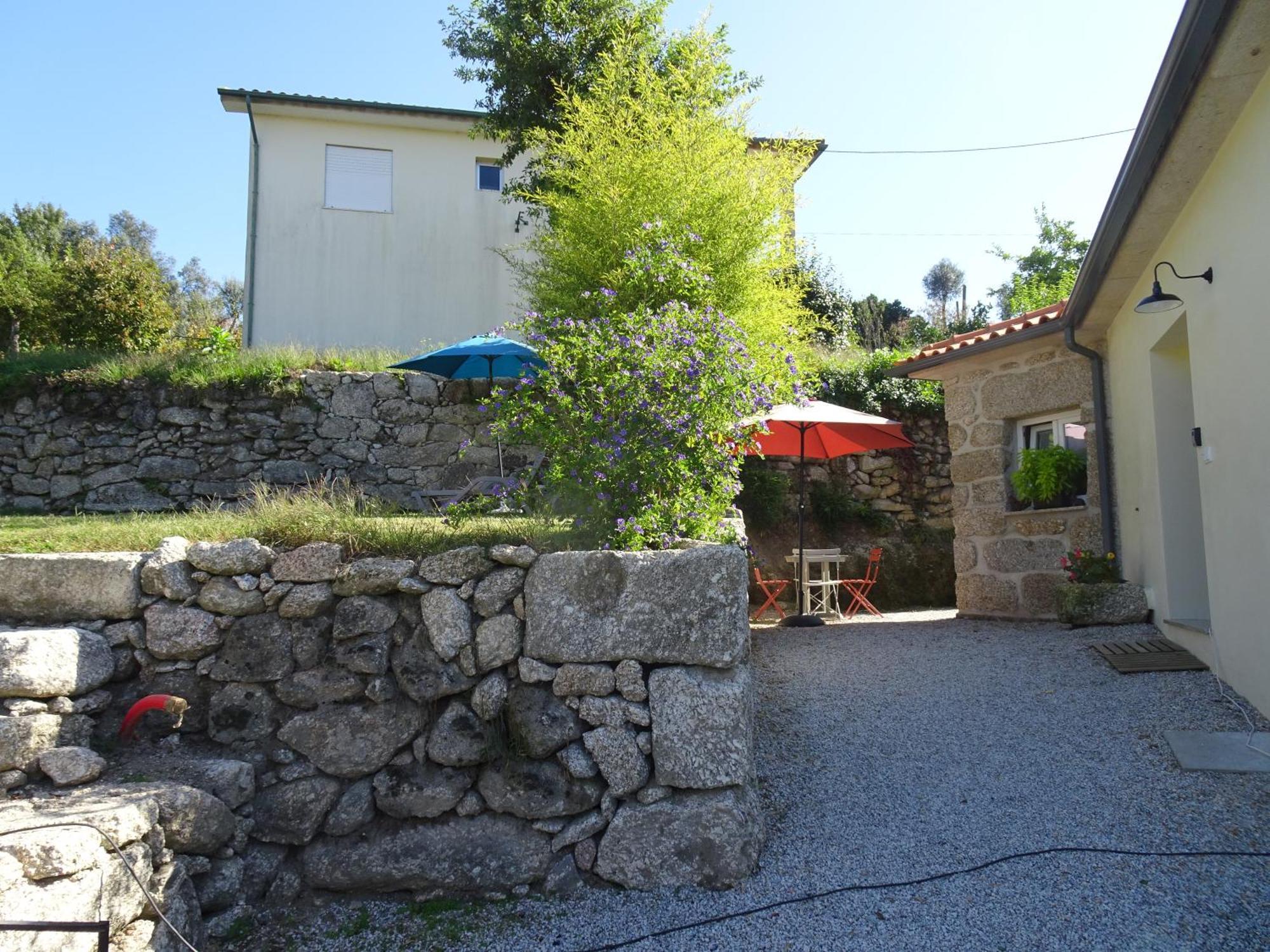 A Casa Com 2 Pereiras Bed and Breakfast Terras de Bouro Eksteriør billede