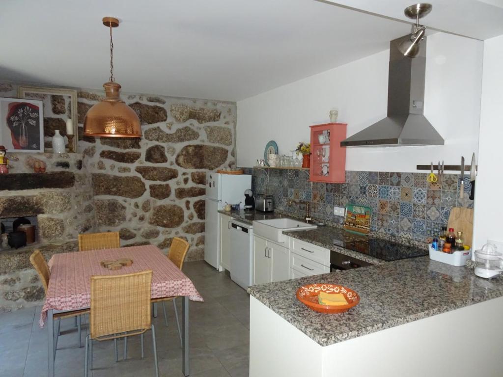 A Casa Com 2 Pereiras Bed and Breakfast Terras de Bouro Eksteriør billede